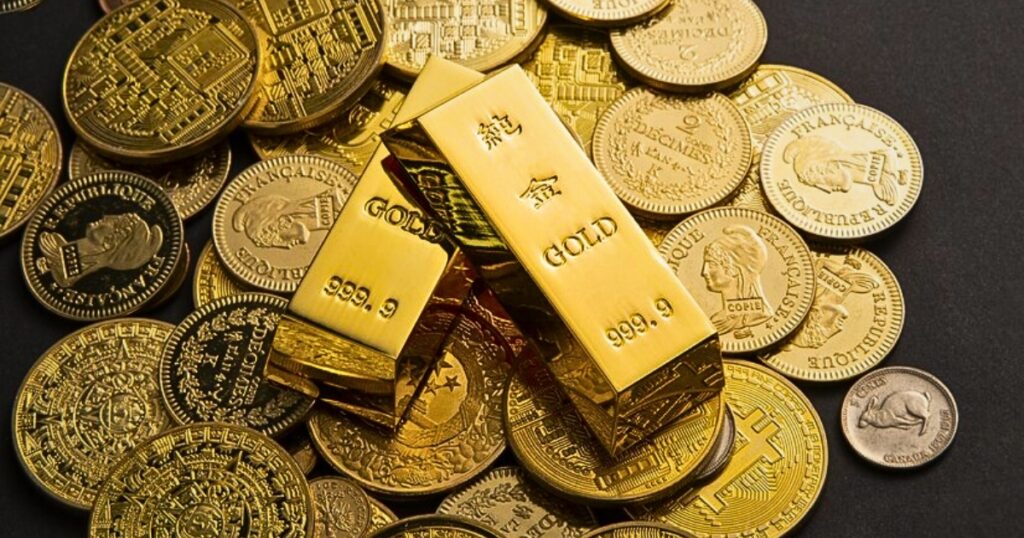 Gold prices may reach historic levels, surpassing $8,000 per ounce according to expert projections; analysts debate whether this is an opportunity or a risk for investors.